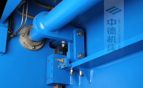 ZDPK-8025配有中德公司最新型扭軸同步裝置，強(qiáng)度高，能調(diào)節(jié)，專利技術(shù).jpg