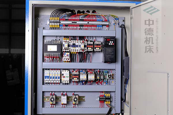 ZDS-1632采用正品電氣元件，裝有變頻驅動，控制精確，穩(wěn)定耐用壽命長.jpg