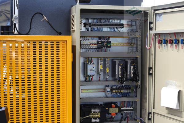 ZDPE8025-ESTUN原廠適配電氣箱總成，抗干擾能力強(qiáng)，電氣運(yùn)行穩(wěn)定.jpg