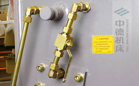 ZDS-632整機(jī)所有液壓管線均采用卡套式接頭，耐高壓，更換便捷.jpg